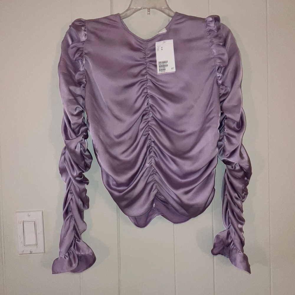 Exquisite form fitted lilac gathered top